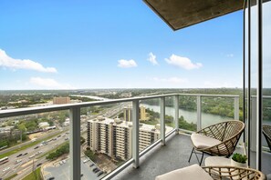 Luxury Condo | Terrace/patio - Sunshine Condo in Downtown Austin (Austin)