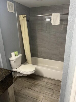 Bathroom - Midtown Lodge (Jacksonville)