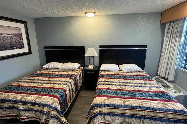 Basic Room, 1 Bedroom | Desk, blackout curtains, iron/ironing board, free WiFi