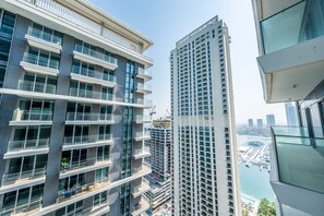 Comfort Apartment | Balcony view - Tanin - Exquisite 1BR Apartment with Sea View (Dubai)