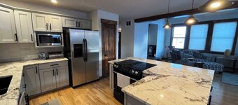 Larkspur Lodge- Luxury Home with amazing Views