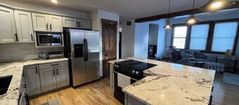 Larkspur Lodge- Luxury Home with amazing Views