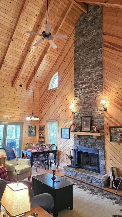 Azalea -Spectacular views from your private covered porch.