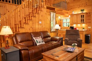 Interior - Dogwood Nestled atop the pristine mountain canopy (Blairsville)