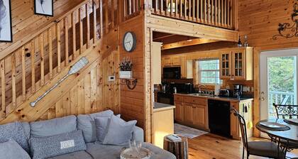 *FAMILY GETAWAY*Deck/Firepit/HOT TUB & Fireplace