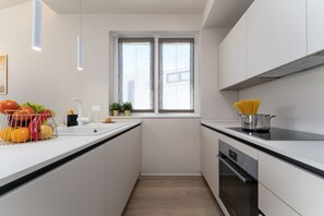 Køleskab, ovn, kogeplade, opvaskemaskine