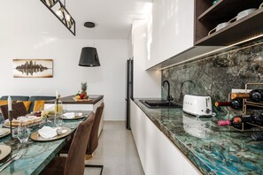 Fridge, microwave, oven, stovetop - Villa Esmeralda One (Istria - Novigrad) (Novigrad)