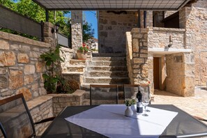 Outdoor dining - Villa Zinnia (Istria - Visnjan) (Visnjan)