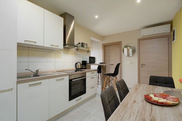 Fridge, microwave, oven, stovetop