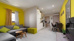 A modern apartment with a living area, kitchen, and dining space. - Apartment Ulika (Istria - Visnjan) (Visnjan)