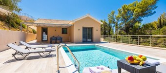 Villa Sia - Two Bedroom Villa, Sleeps 4