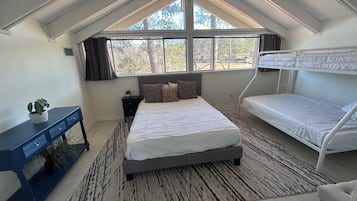 4 bedrooms, desk, iron/ironing board, travel crib