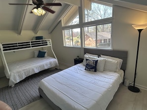 4 bedrooms, desk, iron/ironing board, travel crib