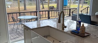 Waterfront Modern Reservoir Retreat with boat dock & fishing pier, Pet Friendly