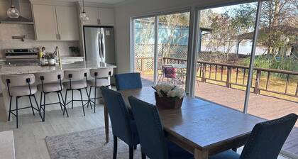 Waterfront Modern Reservoir Retreat with boat dock & fishing pier, Pet Friendly
