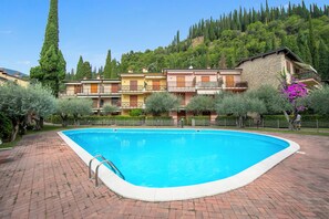 Seasonal outdoor pool - Verde Giada-shared Pool & Parking (Toscolano Maderno)