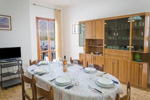 Standard-talo, useita makuuhuoneita (Torre Lapillo Apartment Sea View) | Ruokailu