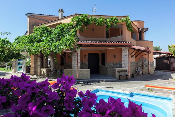 Exterior - Villa Erika with private pool and garden (Lecce)