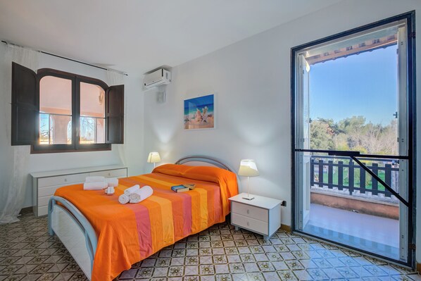 5 bedrooms, iron/ironing board, free WiFi, bed sheets - Villa Erika with private pool and garden (Lecce)