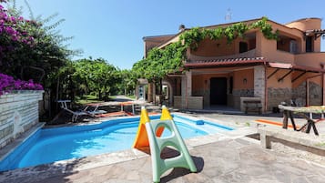 Piscina externa sazonal