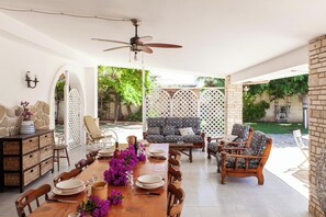 Outdoor dining - Villa Erika with private pool and garden (Lecce)