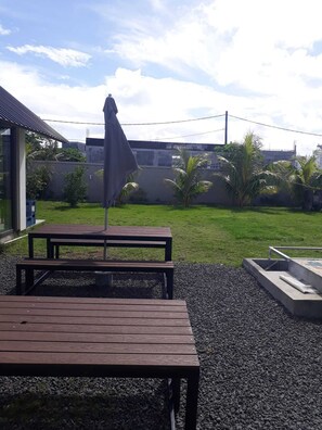 Outdoor dining - Villa With Garden View & External Pool (Petit Raffray)