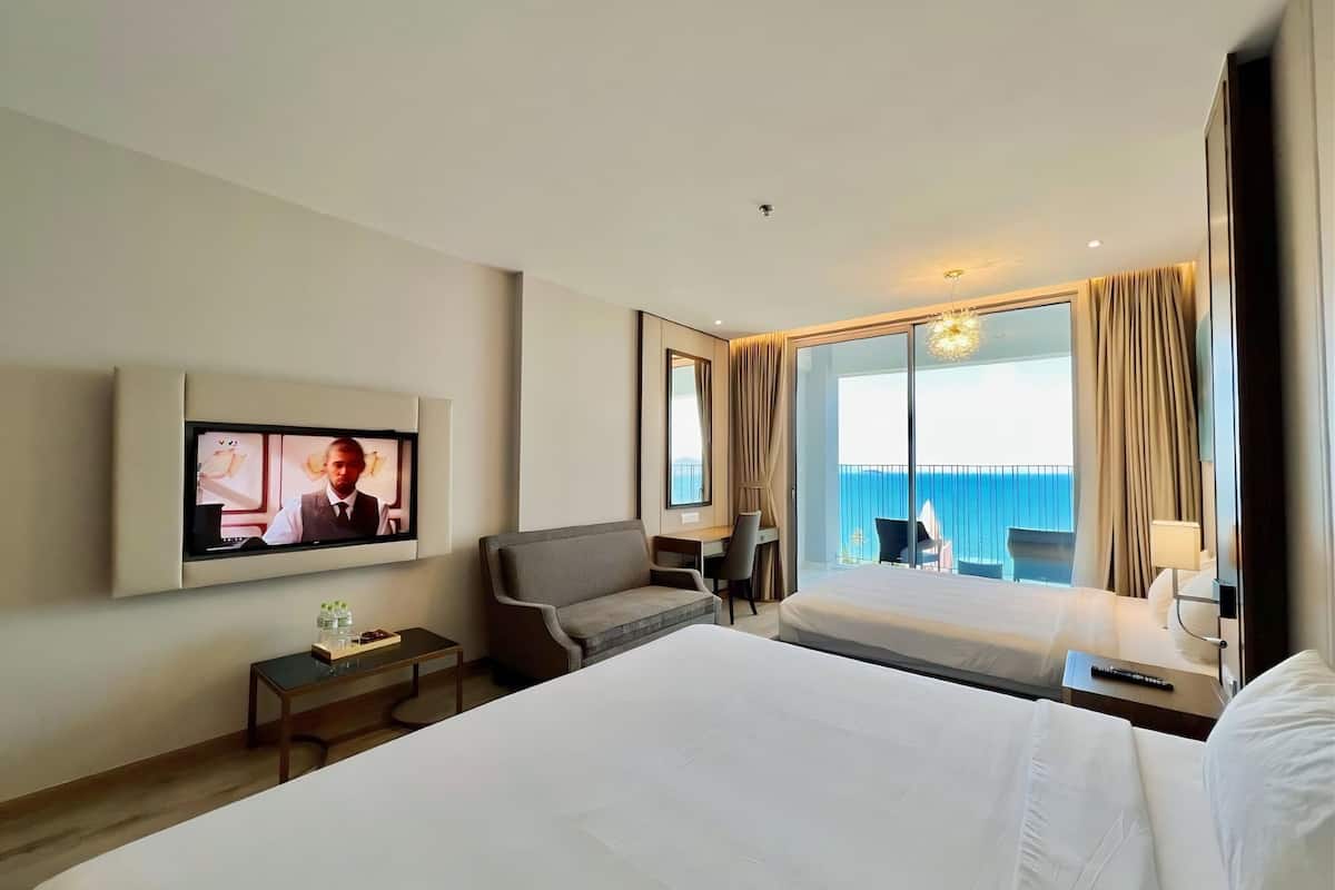 Family Studio Suite, 2 Queen Beds, Balcony, Ocean View