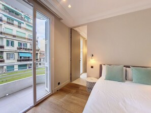 2 chambres, fer et planche à repasser