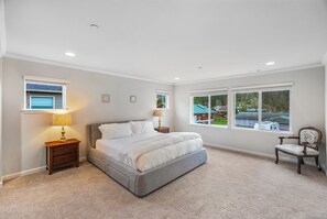 Deluxe House | 4 bedrooms, iron/ironing board, free WiFi, bed sheets - Serenity Shores in Kenmore (Kenmore)