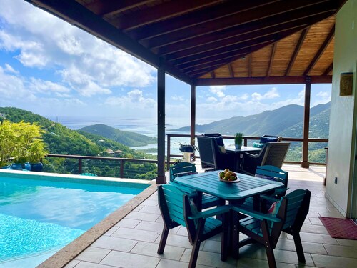 Coral Sky Villa~4 BR 3.5 BA, private pool, ACs, generator, spectacular views
