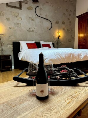 Deluxe kamer, 1 twee- of 2 eenpersoonsbedden | Luxe beddengoed, een bureau, verduisterende gordijnen