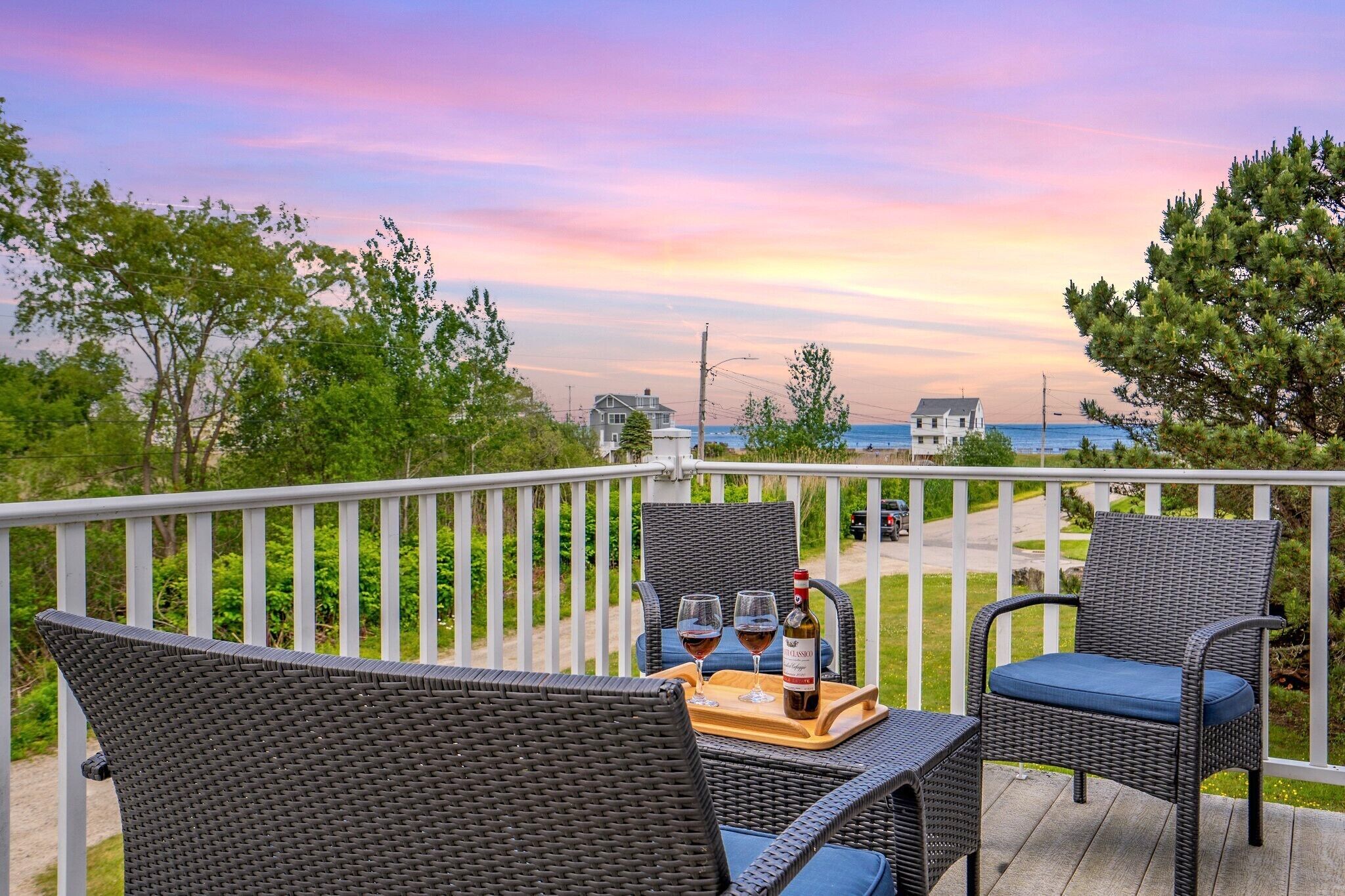 Ocean Views! Walk to Beach, Chefs Kitchen, Deck, Grill, Open Concept, Sleeps 8

