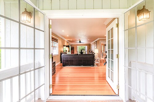 Jungle Estate - 3 Cottages, 1.5 Acres and a POOL Sleeps 9