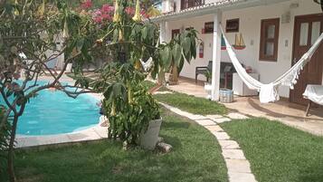 Traditional Room | Garden view