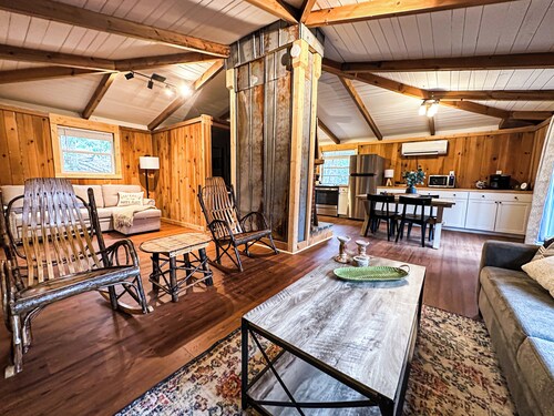 Blue Door Bungalow of Highlands