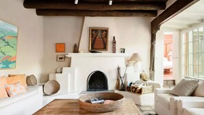 Living area - Canyon Road Hacienda in Heart of Santa Fe (Santa Fe)