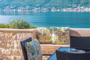 Outdoor dining - Luxury Pool Villa Feliz (Dražin Vrt)