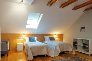 4 chambres, fer et planche à repasser, Wi-Fi gratuit, draps fournis