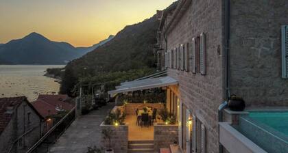 Luxury Pool Villa Feliz