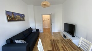 Living area - Wunderschöne Ferienwohnung mit Balkon in der von Stadion und Arena (Leipzig)