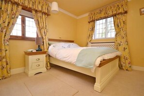 4 Schlafzimmer, Bügeleisen/Bügelbrett, Reisekinderbett, WLAN