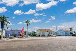 Exterior - Ship Ahoy! Cabin #1- Double Barr--2 Bedroom/1 Bath, Walk to the Beach, Dogs OK! (Port Aransas)