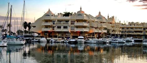 zona interior de puerto marina