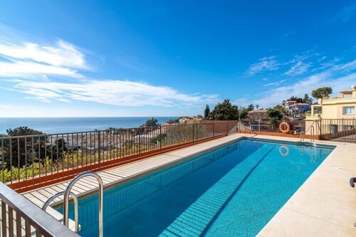 4-storey townhouse with chill-out, BBQ and pool