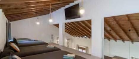 3 habitaciones, tabla de planchar con plancha, wifi y ropa de cama