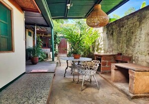 Outdoor dining - Private House 3BD- 2BH- 9 People- Wi-Fi- Fully Kitchen (Granada)