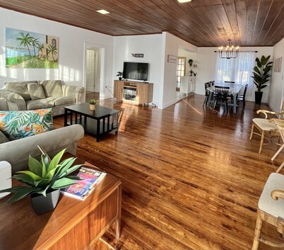 Flamingo Inn, Just minutes from Downtown, Markets, Restaurants & Beaches