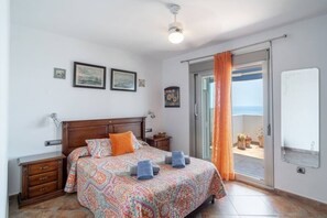 2 bedrooms, iron/ironing board, travel cot, WiFi