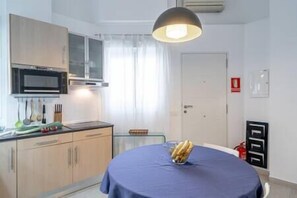 Fridge, microwave, dishwasher, coffee/tea maker - Design loft close to beach in the core of El Palo (Málaga)