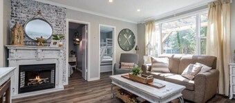 Cozy All-Season Family Cottage in Balm Beach!